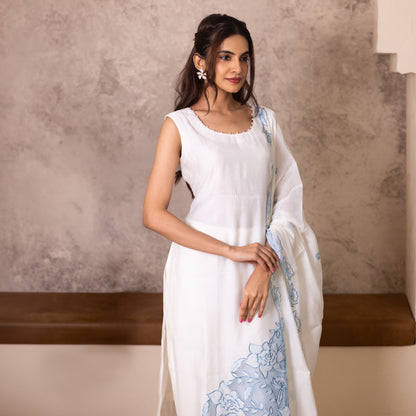 white muslin sleeveless salwar set